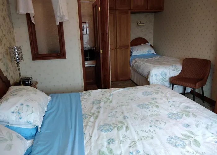 Alltyfyrddin Farm Guest House At The Merlin'S Hill Centre Carmarthen