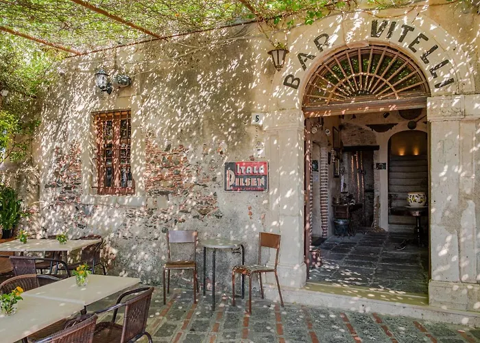 Bar Vitelli Charming Suites Savoca