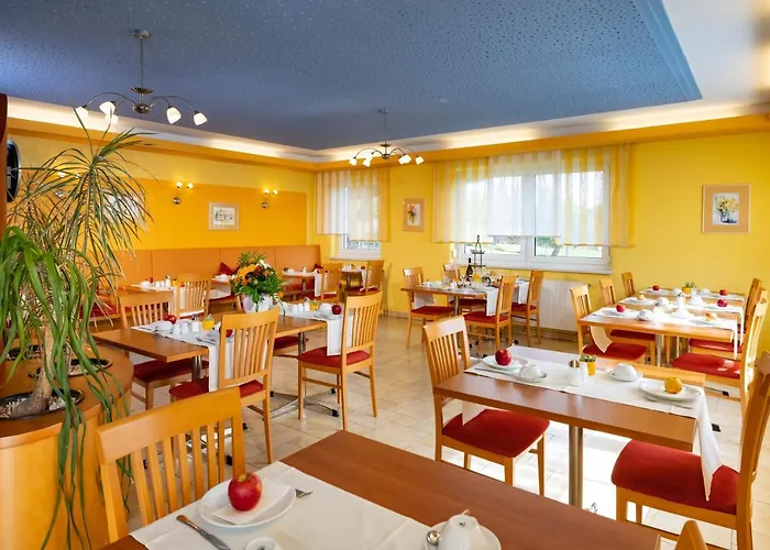 Golf & Thermenland Sonnenpension Fruehstueckshotel Burgauberg Stegersbach