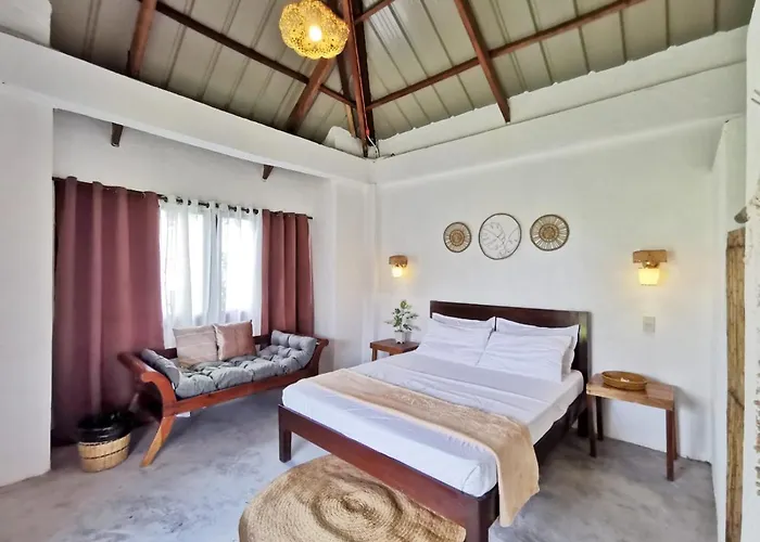 Yas Villas Homestay General Luna 