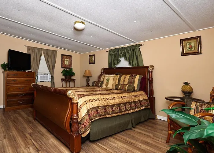 Pleasant Days Lodging Tropical Master Suite Homosassa