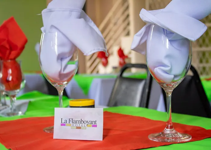 La Flamboyant Hotel Roseau