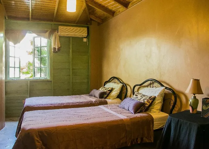 One32 Guest House Kingston