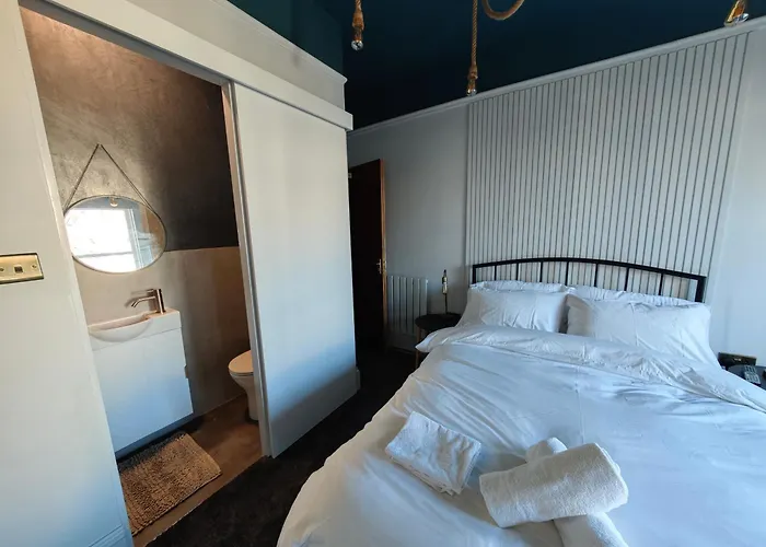 Styles & White Stays - Central Newquay Newquay 