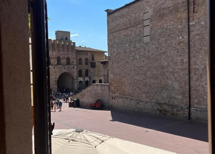 A La Casa Dei Potenti San Gimignano