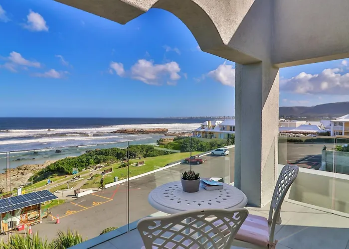 Hermanus Beachfront Lodge