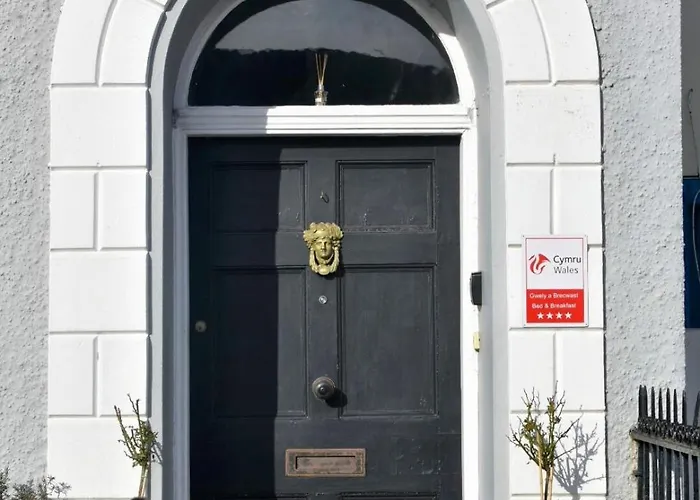 Eaton House Hotel Pembroke