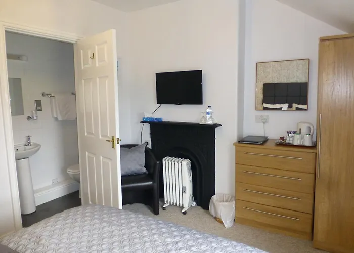 Bryn Derwen Guest House Conwy
