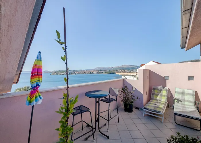 Pink Inn Podstrana