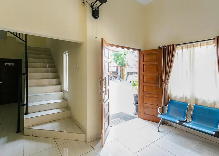 Reddoorz Syariah Near Purwosari Train Station Hotel Surakarta 