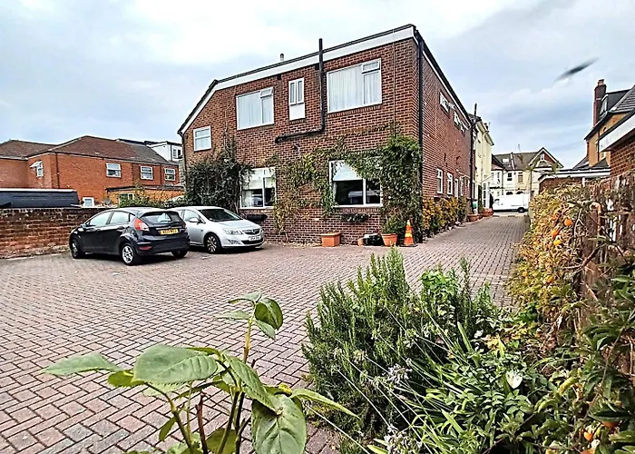 Hunters Lodge Guest House Southampton