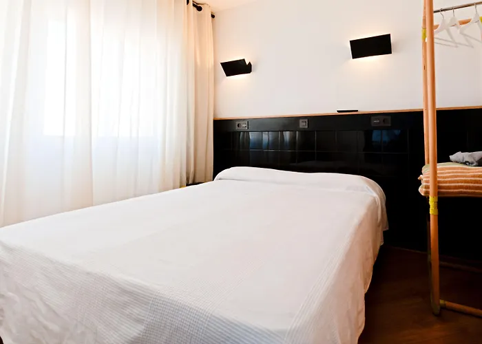 Hostal Athenas Sant Adria de Besos