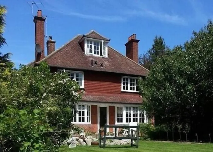 Rosemead Guest House Claygate