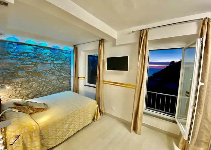 Giovanni Rooms Manarola