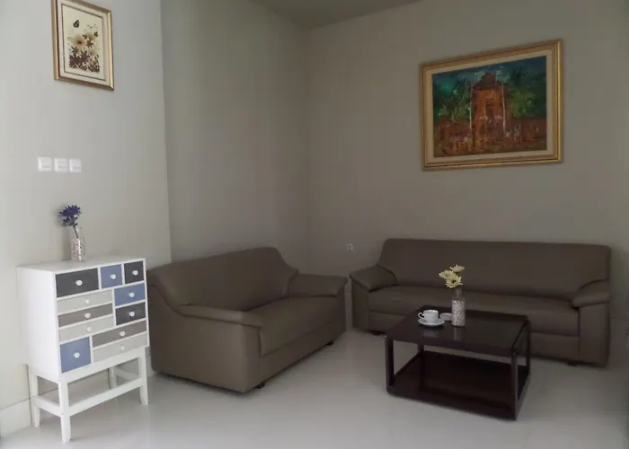 Shinta Guesthouse Malang