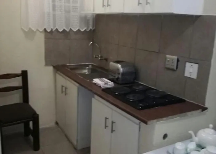 Cedar Wood Guest Lodge Edenvale