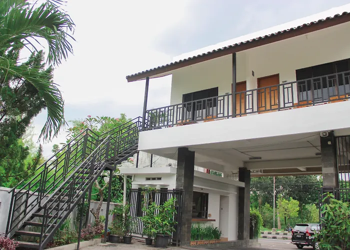 Front One Resort Yogyakarta Maguwo