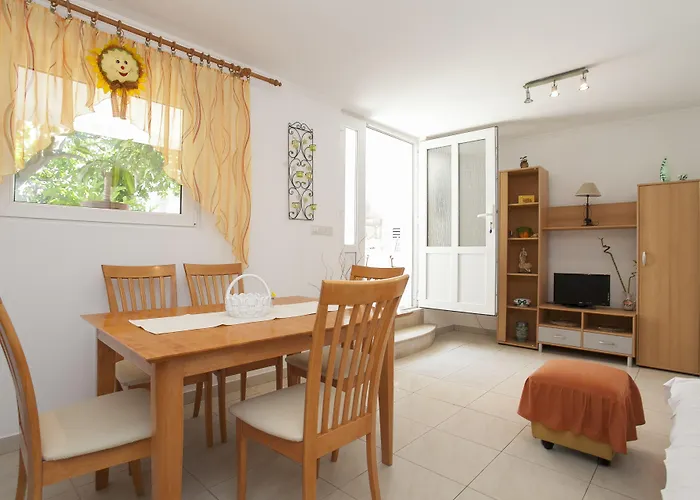 Guest House Mara Vela Luka