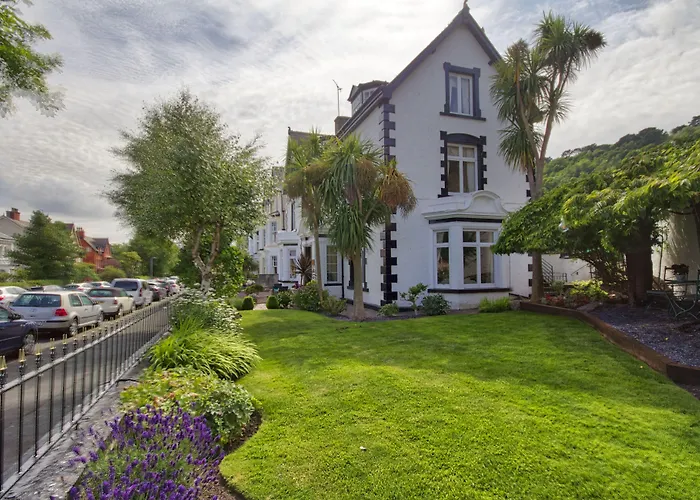 Holcombe House Guest House Llandudno