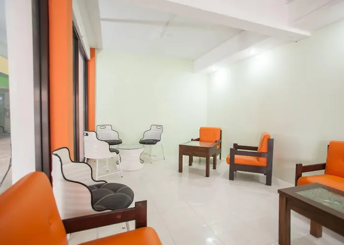 Reddoorz Near Petra University 2 Surabaya