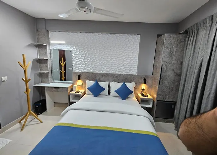 Tour Inn Male