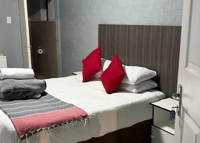 Host Hub Guest House Kempton Park