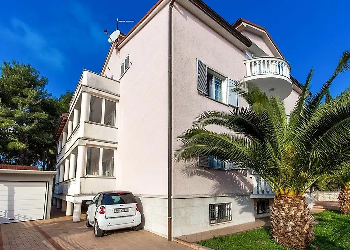 Apartments Ori Pula