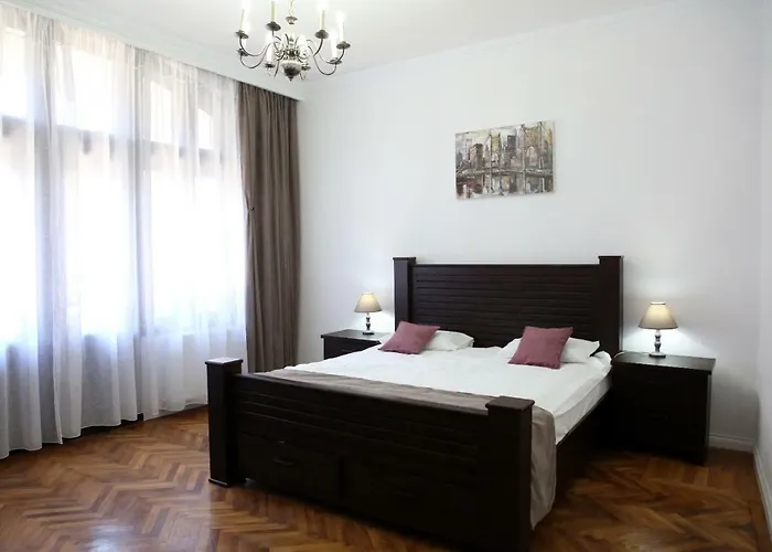 Aleea Teilor Hotel Campulung