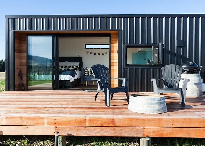 Romantic Vineyard Getaway On Wine Estate, With Wine Tasting, Hot Tub And Amazing Views Waipara