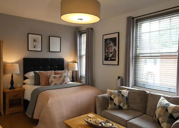 The Larches Hotel Wolverhampton